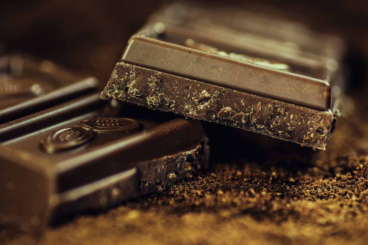 Ciocolata neagră: o plăcere dulce și sănătoasă