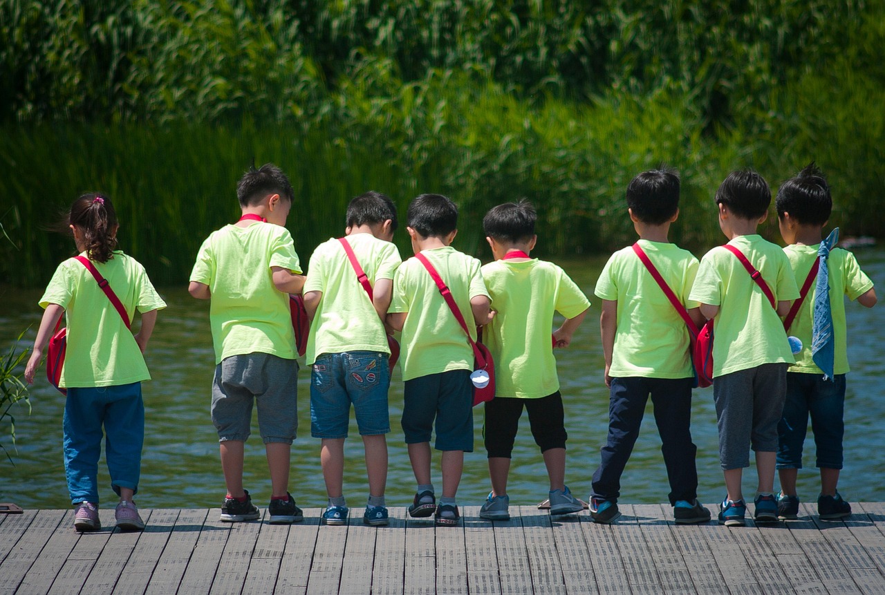 Accesorii pentru excursii școlare: ce ar trebui să aibă fiecare copil